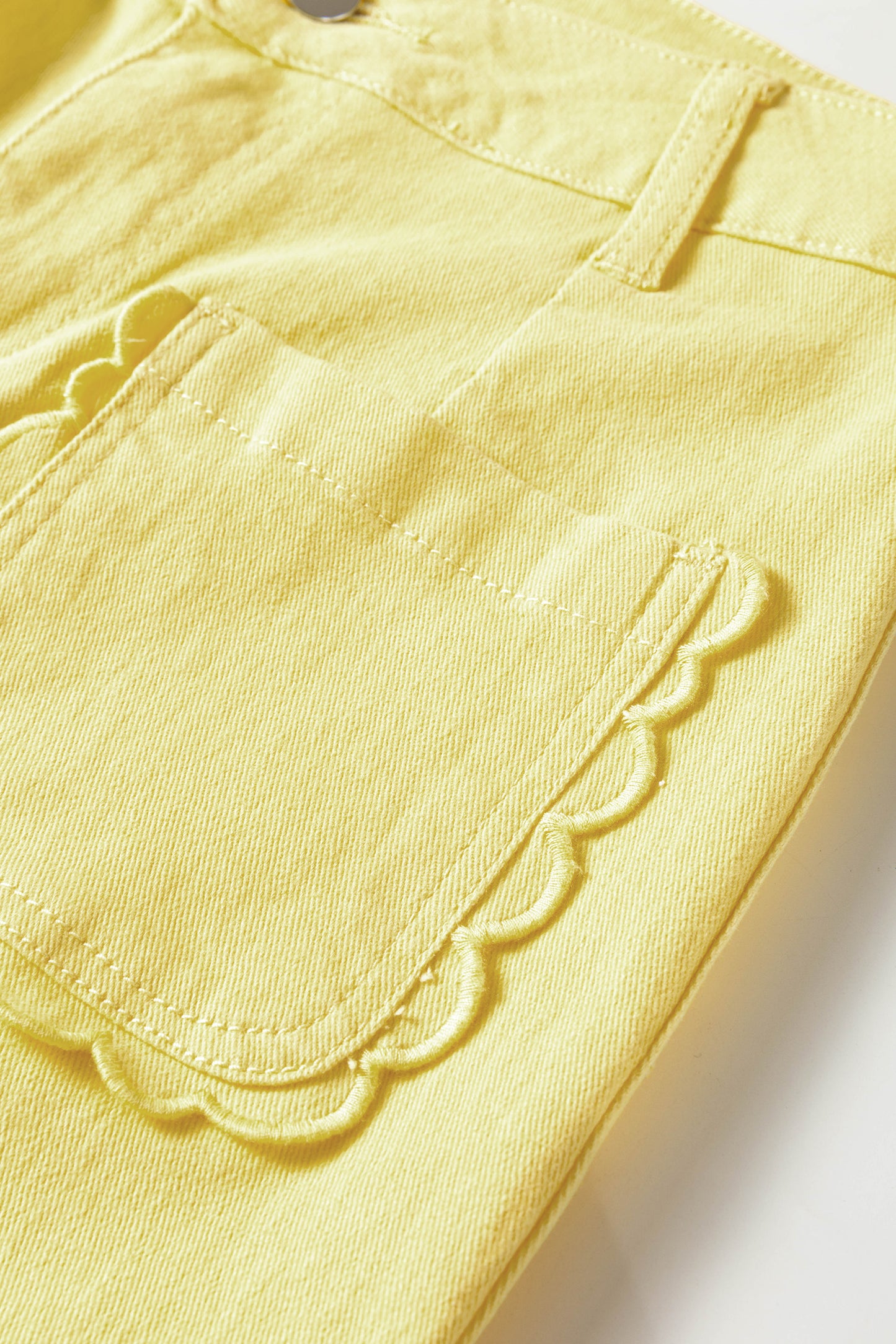 Yellow Solid Color Scalloped Patch Pocket Shift Jeans